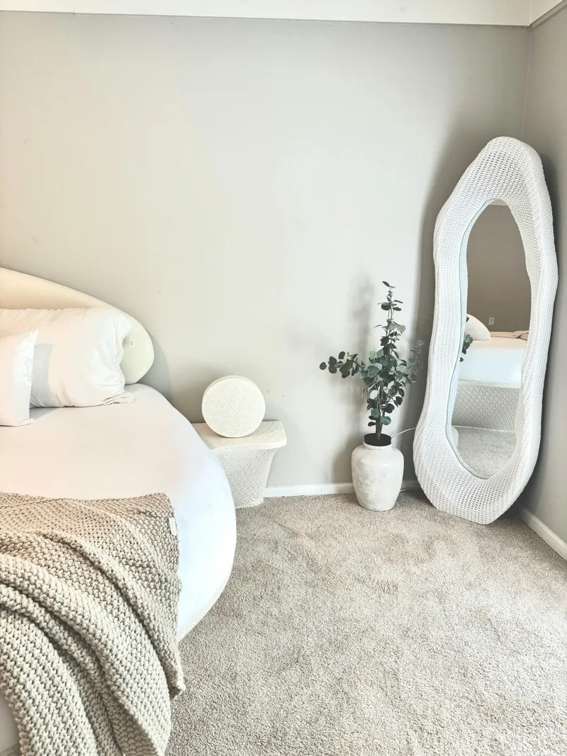 Lumina floor mirror