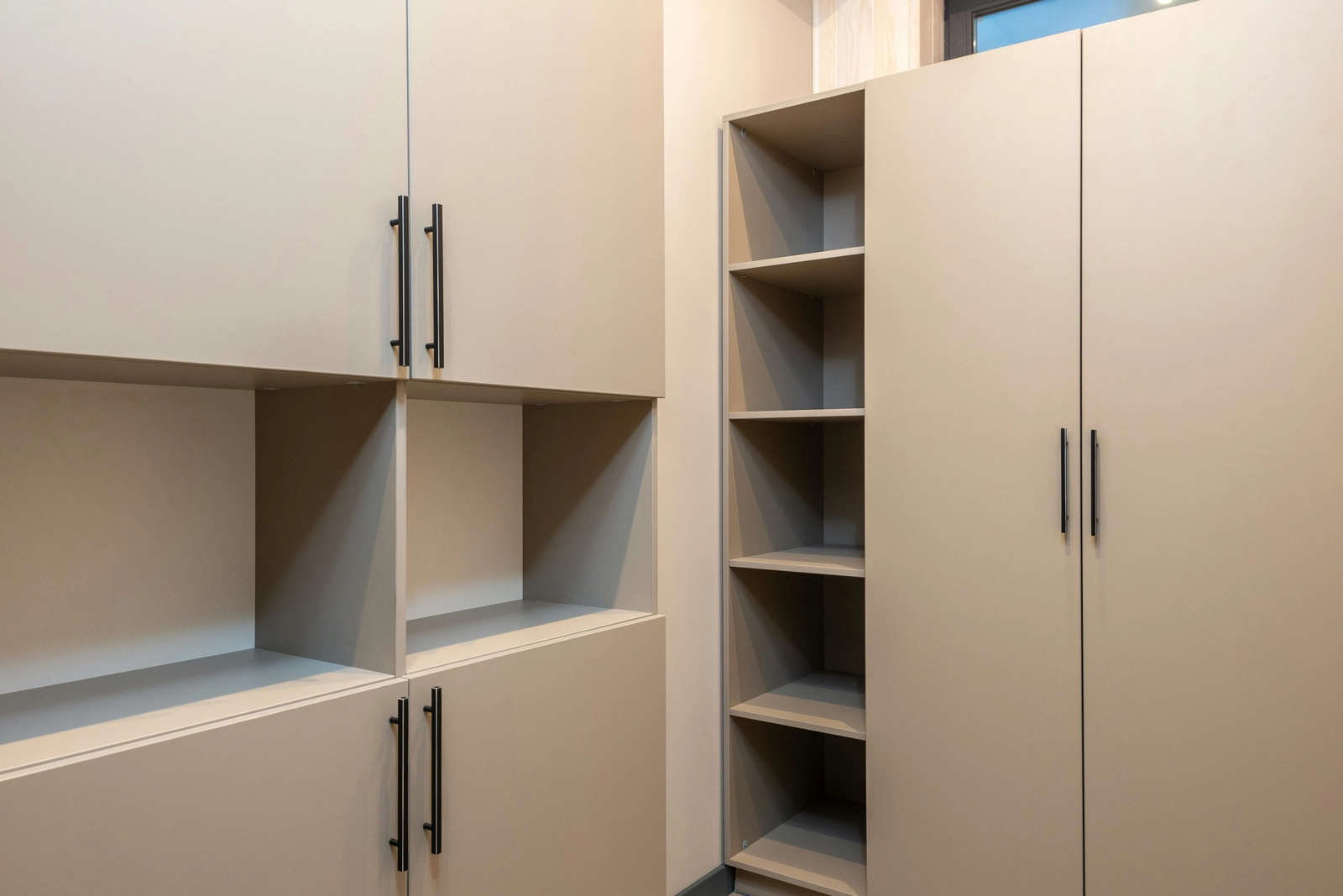 Mesa Cabinet