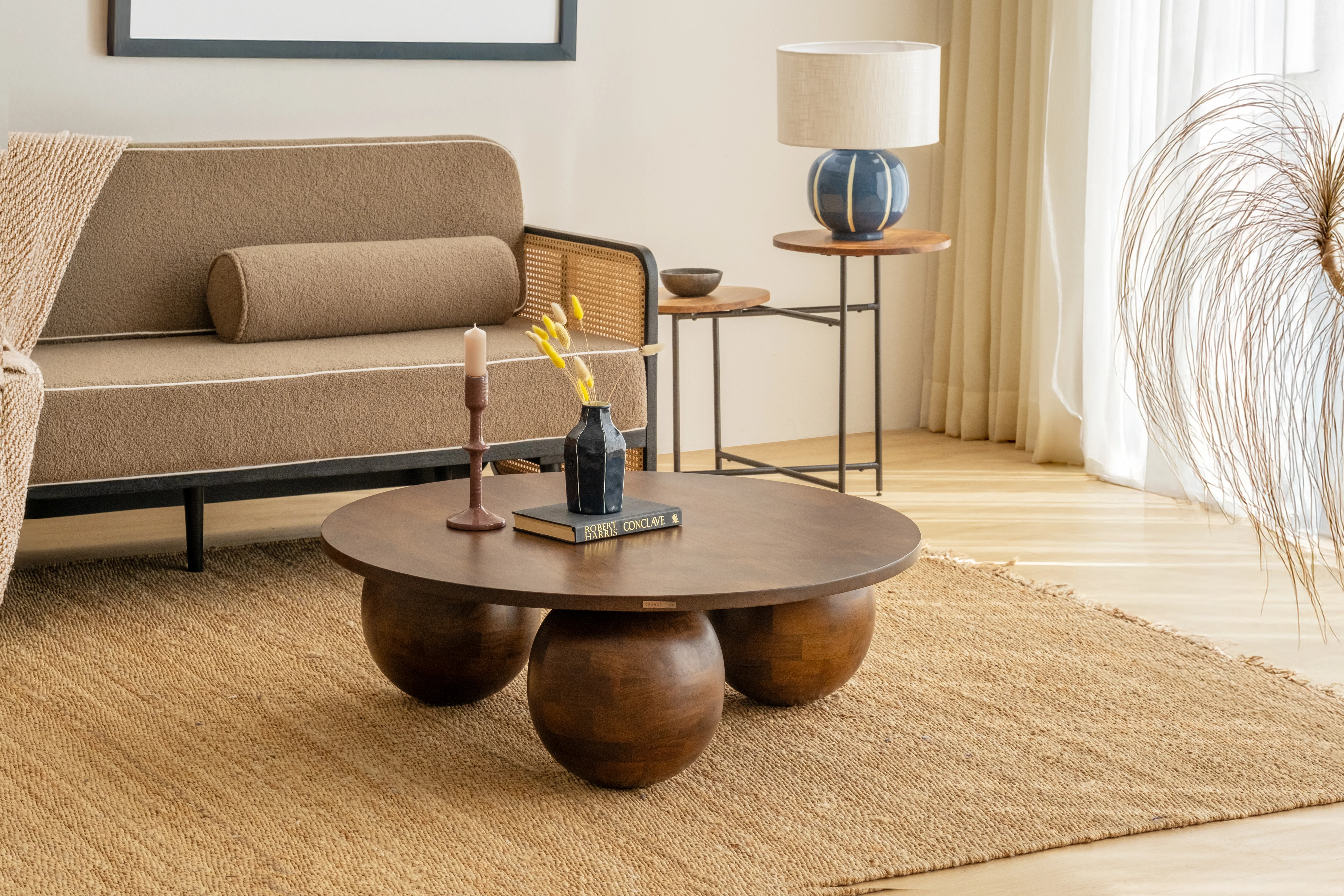 Mesa coffee table
